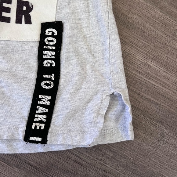 Graphics Zara gray t-shirt. Small girl size 8 - Picture 4 of 5